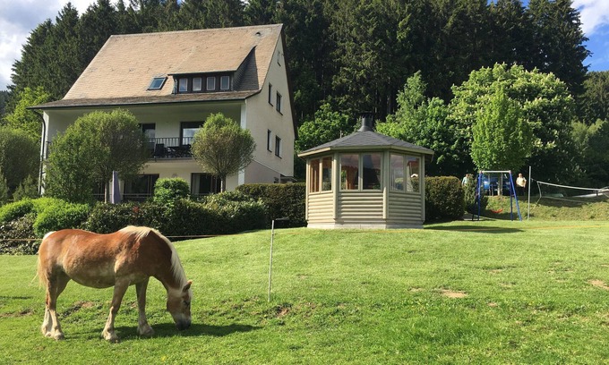Eslohe House | Top-Rated Holiday Home Landhaus Mettenberg with Spa & More