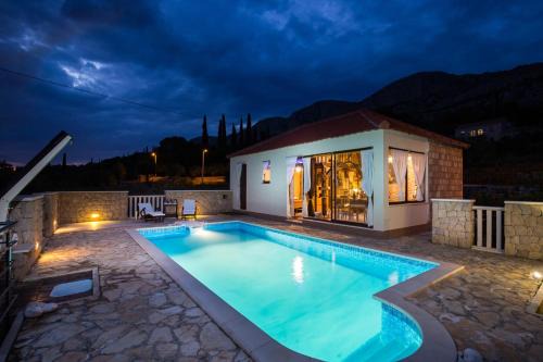 Mihanici House | Idyllic Stay at Lazuština Paradise with Pool & Hot Tub