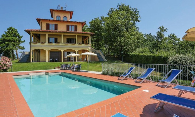 Giugnano House | Family-Friendly Retreat at Holiday Home Le Castagne