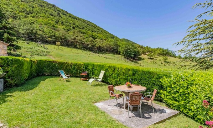 Roche-Saint-Secret House | Pet and Child-Friendly Holiday Home Le Cèdre - Rated 9/10
