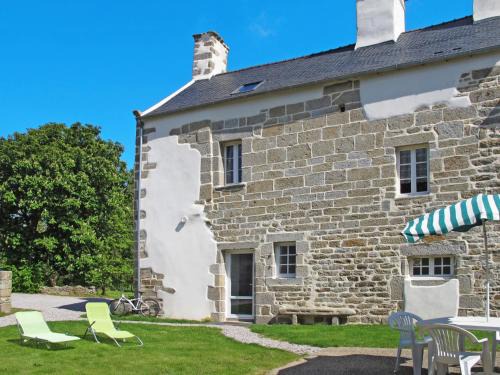 Plouneour-Trez House | Welcoming Holiday Home Le Manoir - Family & Pet Friendly
