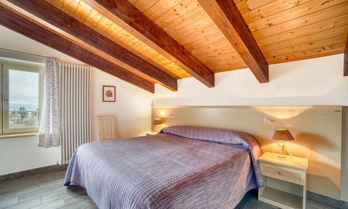 Valfabbrica House | Comfortable Holiday Home "Le More - Casa Zoe" with Garden