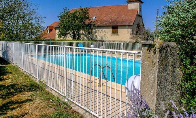Saint-Jean-Lagineste House | Discover Le Pigeonnier: Family-Friendly Getaway with Pool