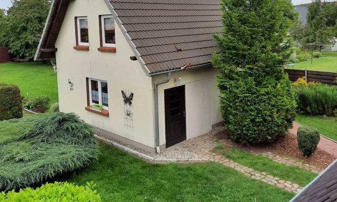 Muritz House | Cozy LEA Holiday Home with Ocean Views and Pet Friendly!