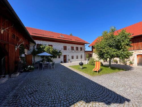 Regau House | Guest Rated 9.1: Holiday Home Lehner im Wald - RZM100
