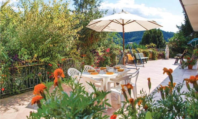 Camaiore House | Comfortable Retreat in Nocchi - Family-Friendly Kitchen