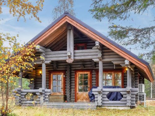 Salla House | Cozy Holiday Home Lomaväinö 13 with Hot Tub & Family Fun
