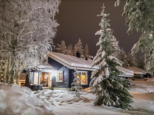 Yllasjarvi House | Family-Friendly Holiday Home Lomaylläs with Hot Tub