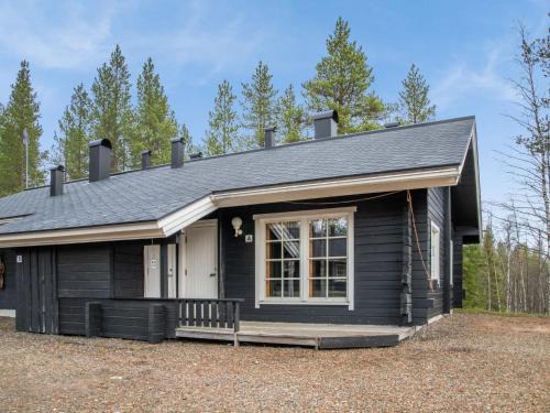 Yllasjarvi House | Cozy Holiday Home Lomaylläs with Hot Tub & Family-Friendly Vibe