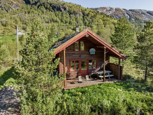 Gaular House | Cozy Holiday Home Lona with Oceanfront Views & Pet-Friendly