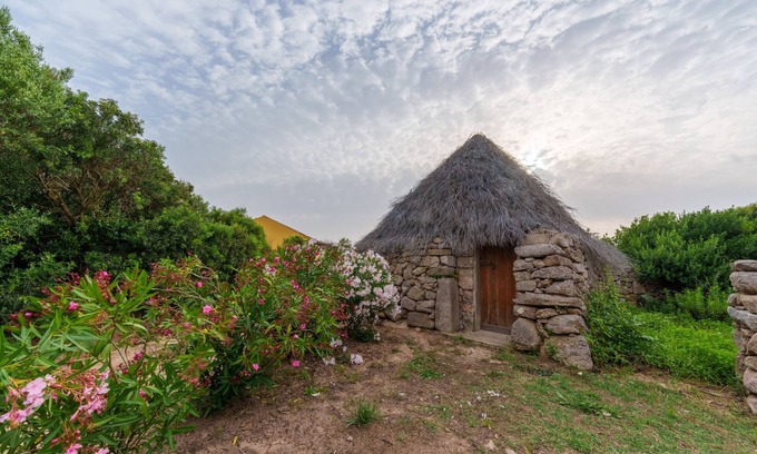 Aglientu House | Cozy Holiday Home 'Lu Stazzu Di Tarraolta 3' with Ocean View