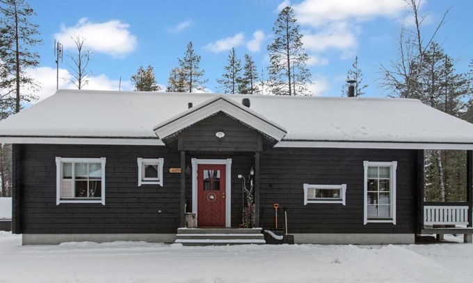 Yllas House | Delightful Holiday Home Luppo with Hot Tub & Pet Friendly