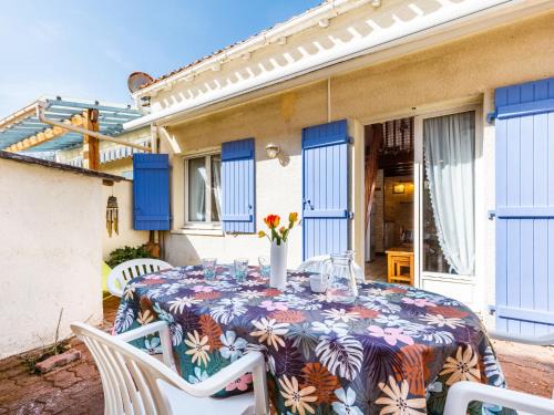 Les Mathes House | Child-Friendly Retreat at Holiday Home Lutins 5