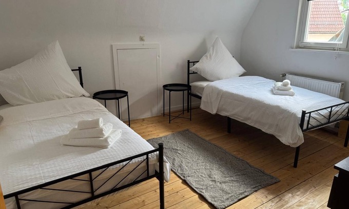 Pfullingen Apartment | Holiday Home 'M B Homes Pfullingen 1' with Wi-Fi