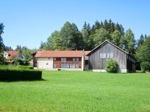 Ginselsried House | Discover Holiday Home Mader: Pet-Friendly & 4-Star Comfort