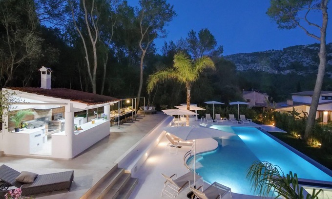 Crestatx House | Holiday Home 'Magna' with Private Pool, Wi-Fi and Air Conditioning