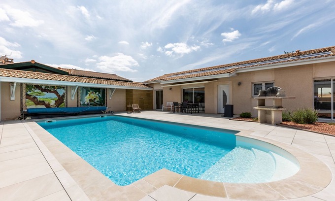 Lacanau-Ocean House | Relaxing Holiday Home 'Maison Du Lion' with Pool & Ocean View
