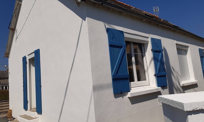 Penmarch House | Holiday Home 'Maison Bord De Mer Penmarch' with Private Garden and Wi-Fi