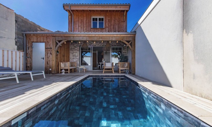 Hourtin-Plage House | Holiday Home 'Maison De La Plage' with Private Pool, Wi-Fi and Air Conditioning