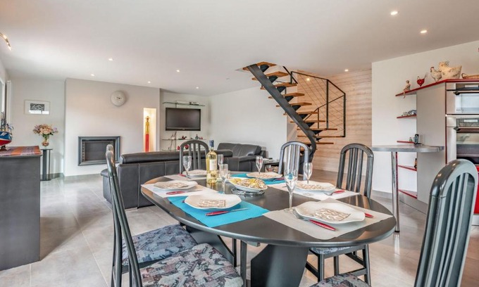 Quiberon House | Highly Rated Holiday Home Maison Du Port De Pêche