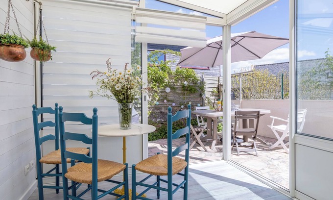 Locmiquelic House | Cozy Holiday Home 'Maison De Pêcheur' with Private Garden