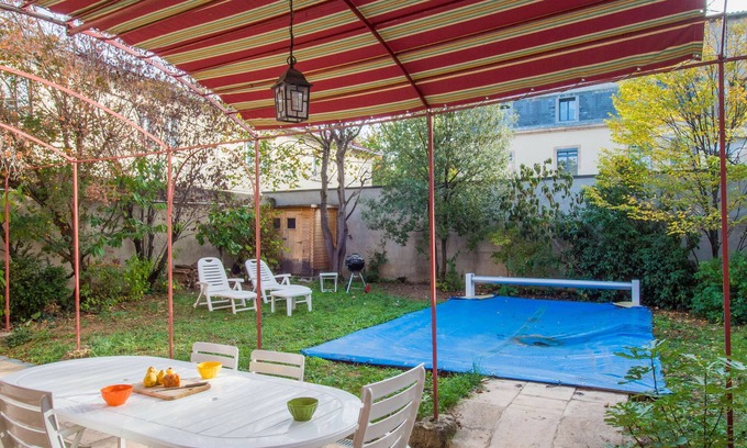 Millau House | Inviting Holiday Home 'Maison Piscine Sud France' with Pool