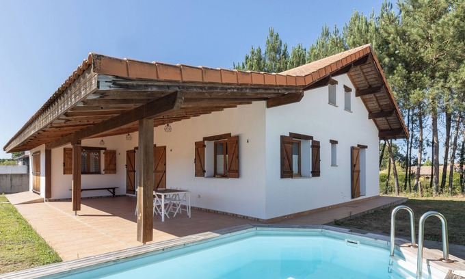 Tosse House | Inviting Holiday Home with Pool, Terrace & Wi-Fi Awaits