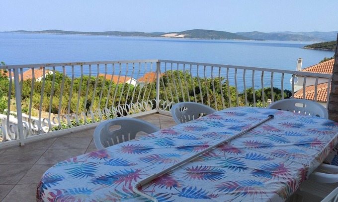 Maslinica House | Cozy Holiday Home Maja with Family-Friendly Amenities