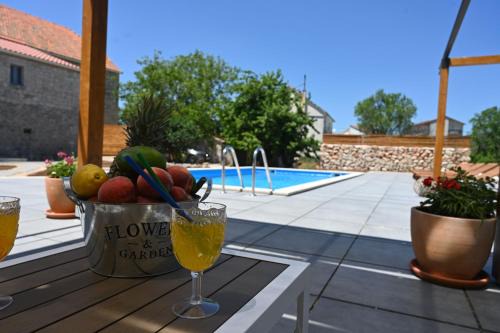Cista Provo House | Relaxing Holiday Home MALI RAJ with Pool & Child Friendly