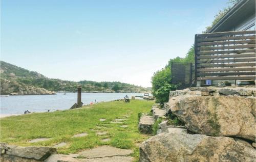 Mandal House | Family-Friendly Retreat with Kitchen in Mandal Awaits