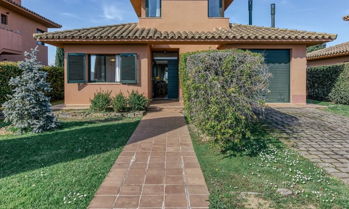 Navata House | Holiday Home "Marta" with Shared Pool & Wi-Fi