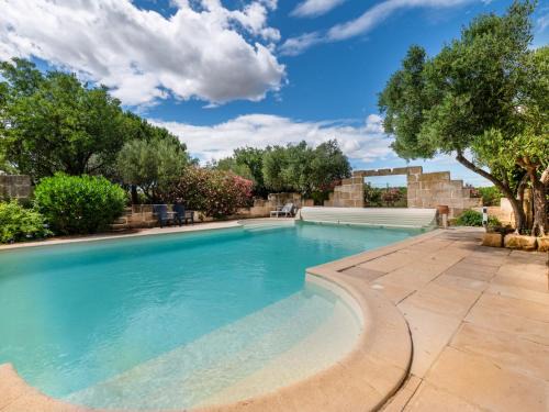 Gallician House | Pet-Friendly Holiday Home Mas Mont Plaisir with Pool