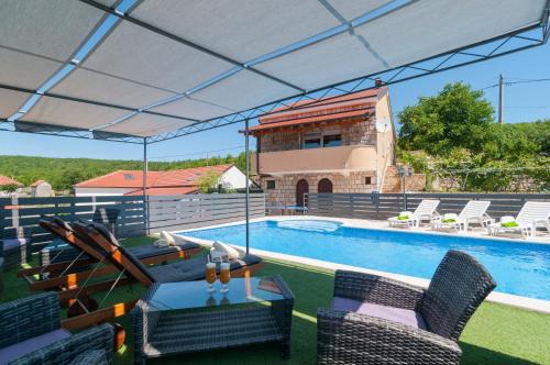 Slivno House | Exceptional Holiday Home Mateovi Dvori with Ocean Views