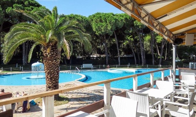 Baia Domizia House | Oceanfront Holiday Home Maxi Caravan Escale with Pool