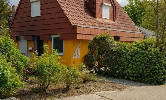 Dorumer Neufeld House | Relaxing Holiday Home Meeresleuchten with Family-Friendly Amenities