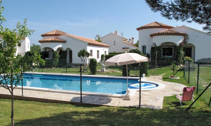 Miami Platja House | Family-Friendly Holiday Home Melina with Pool Access