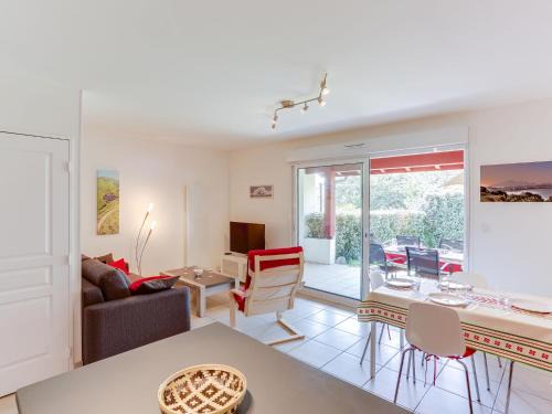 Saint-Pee-sur-Nivelle House | Family-Friendly Holiday Home Mendi Bixta with Great Reviews