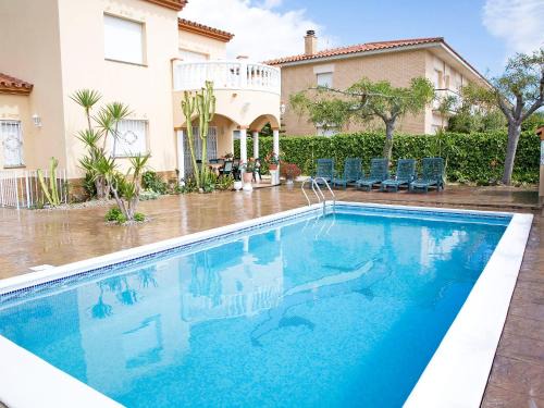 Alcanar House | Cozy Holiday Home Mestral with Oceanfront Pool Access