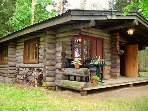 Asikkala House | Exceptional Holiday Home Metsäpirtti with Hot Tub & More