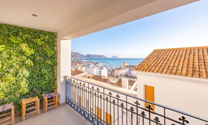 Altea House | Holiday Home 'Mimar Altea Remedi' with Sea View, Wi-Fi and Air Conditioning