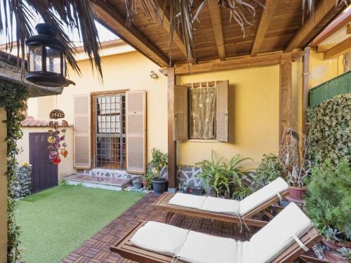 Ardea House | Cozy Holiday Home Mimosa with Hot Tub & Pet Friendly Amenities