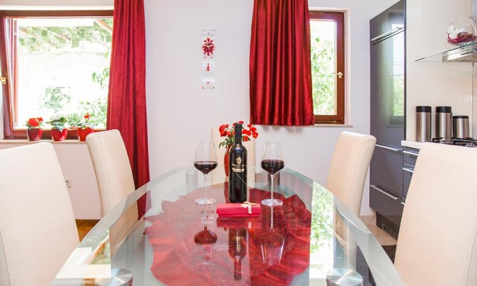 Orebic Apartment | Oceanfront Holiday Home Mirela - Guest Rated 9.3/10