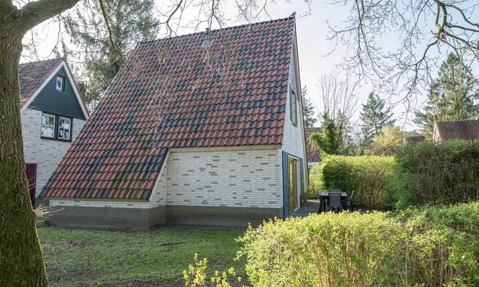 Municipality of Oosterhout House | Modern Home with Three Bathrooms Near Breda's Attractions
