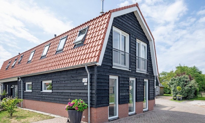 Den Burg House | Holiday home near forest with wellness garden