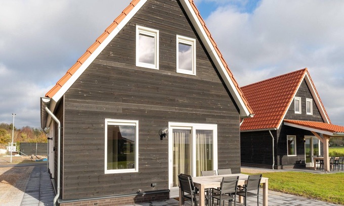 Scherpenisse House | Cozy Holiday Home with Ocean View near Strand Gorishoek