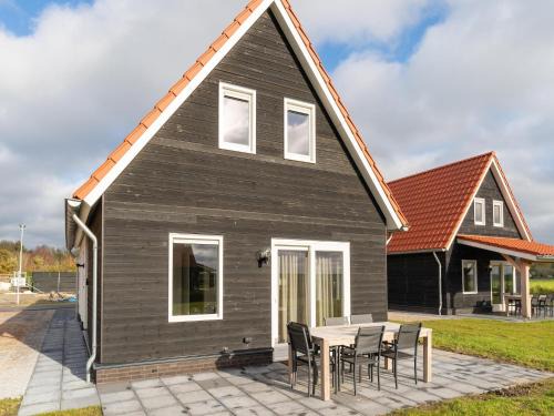 Scherpenisse House | Cozy Holiday Home Steps from Strand Gorishoek