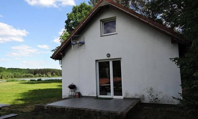West Pomeranian Voivodeship House | Cozy Holiday Home in Szczecin by the Lake for 6 Guests