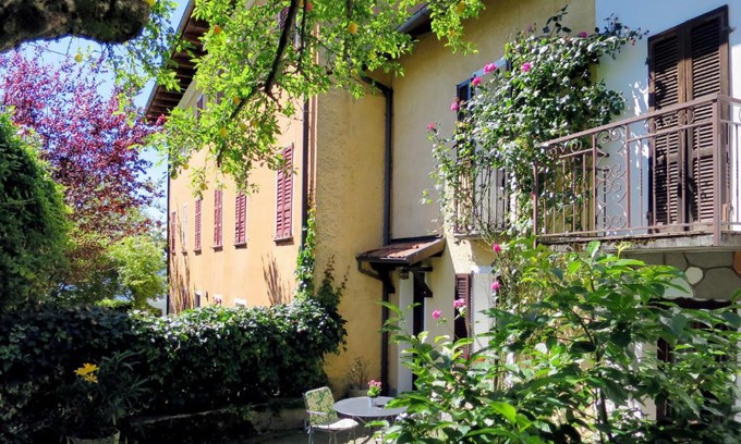 Trarego House | Comfortable Holiday Home Nicol with Pet-Friendly Amenities