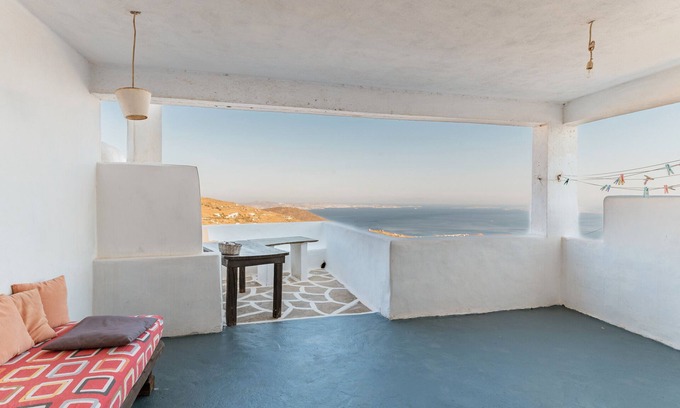 Arnados House | Holiday Home 'Nikos - Tinos - Arnados' with Sea View and Shared Terrace