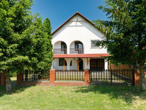 Balatonfenyves House | Family-Friendly Holiday Home Nimrod with Private Pool